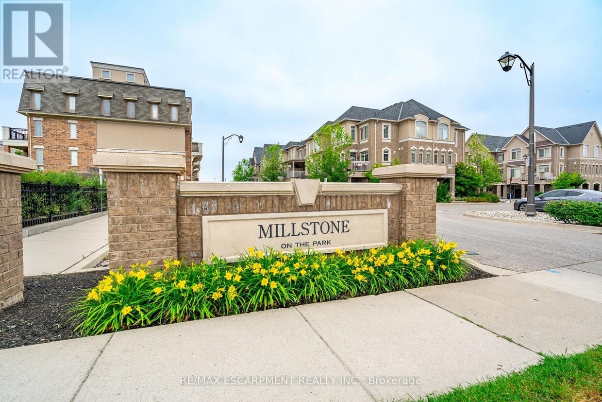 Photo principale - 2441-2441 Greenwich Dr