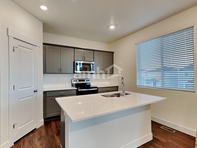 Building Photo - 3951 Ryedale Way