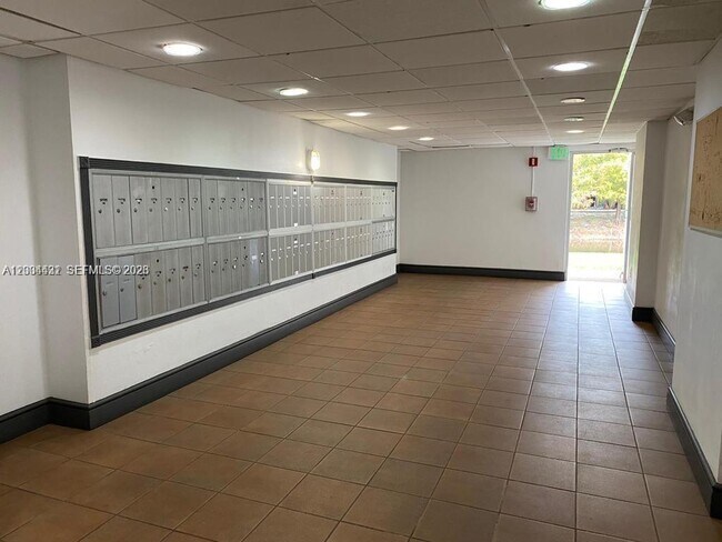 Foto del edificio - 721 N Pine Island Rd