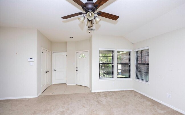 Building Photo - 119 Golfview Ct