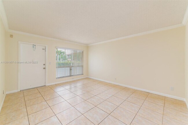 Building Photo - 315 S Crescent Dr