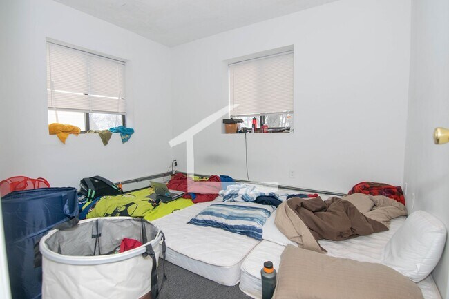 Foto del edificio - 2BR 1Bth unit. Heat/Hot Water included. Great location!