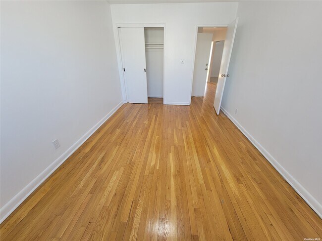 Foto del edificio - 40-37-40202 202nd St