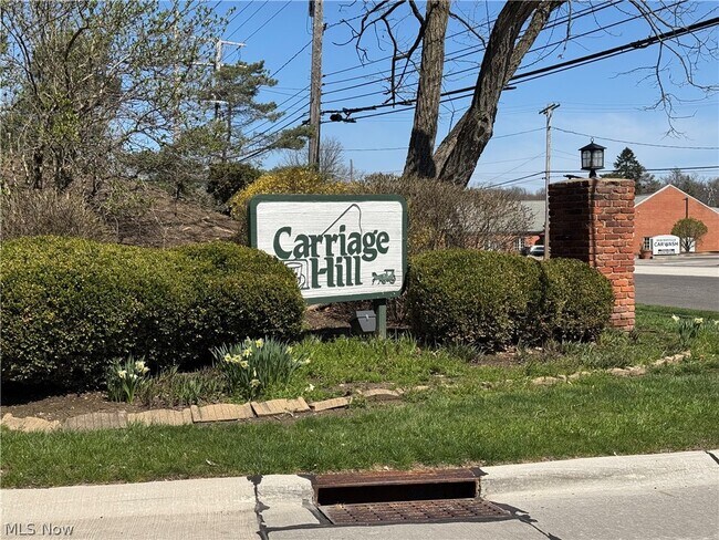 Foto del edificio - 6910 Carriage Hill Dr