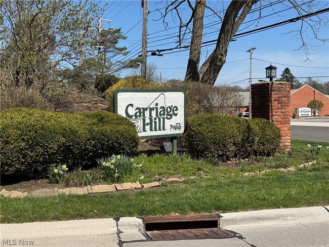 Building Photo - 6910 Carriage Hill Dr
