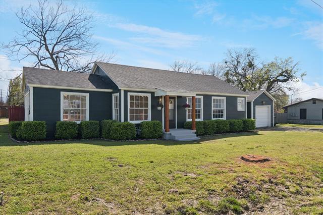 Building Photo - 602 W Pecan St