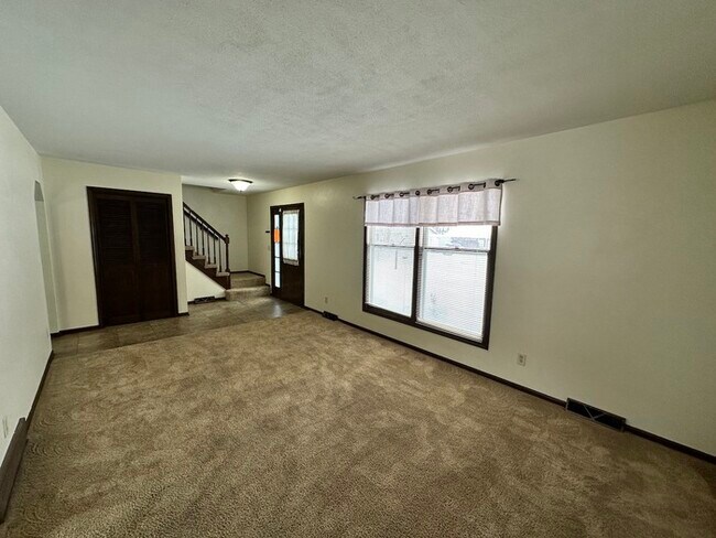 Foto del edificio - Huge Chateau Hills SW 4 Bedroom Home