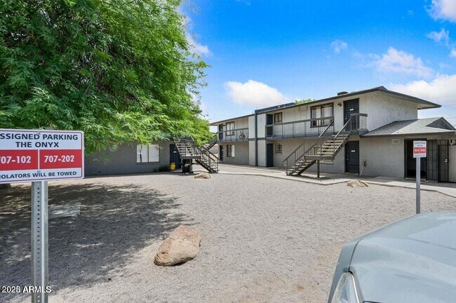 Foto del edificio - 717 E Roeser Rd
