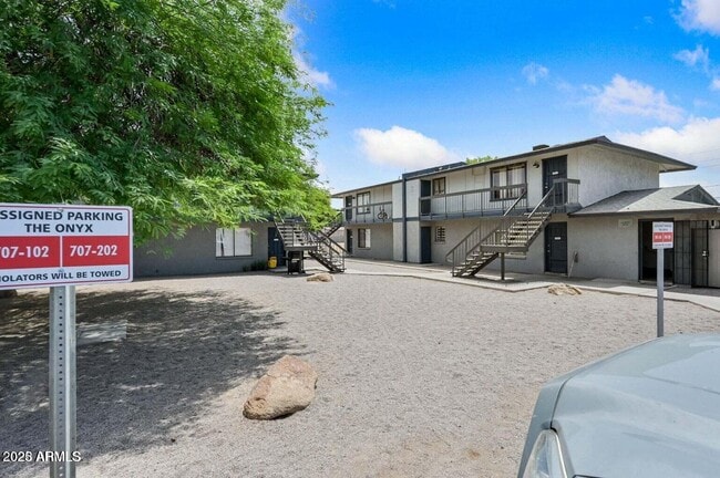 Building Photo - 717 E Roeser Rd