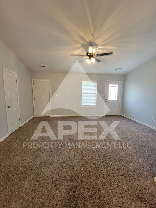 Foto del edificio - WEST KNOXVILLE!! - Beautiful 2 Bd 2-Ba Single Family home in the Village at Bearden!