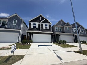 Building Photo - 28122 Meadowlark Sky Dr