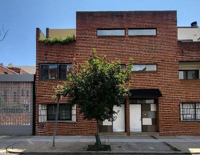 Building Photo - 525 S 13th St