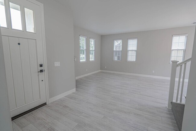 Building Photo - Woodland 3 Bedroom Home for Rent in Valencia!