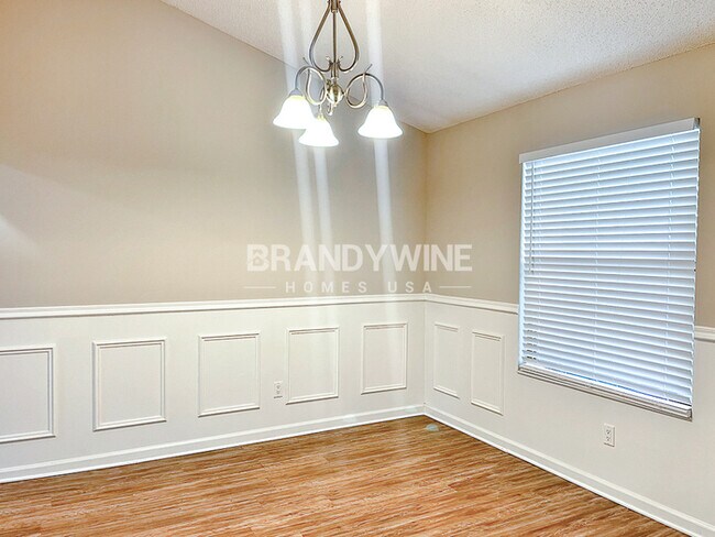 Foto del edificio - **1/2  MONTH FREE RENT**
