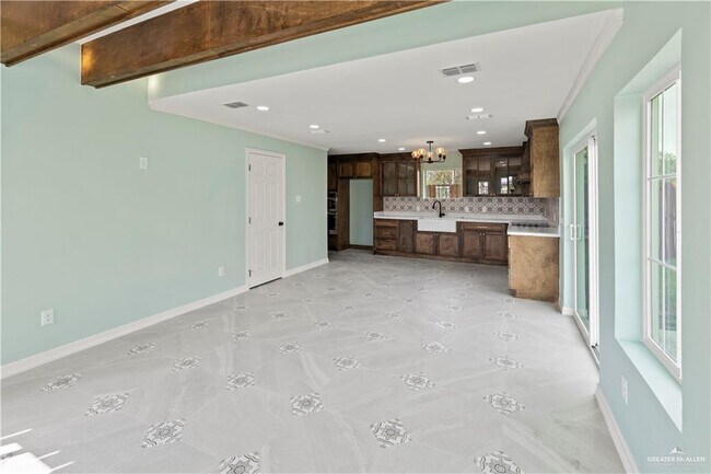 Building Photo - 8 Karen Dr