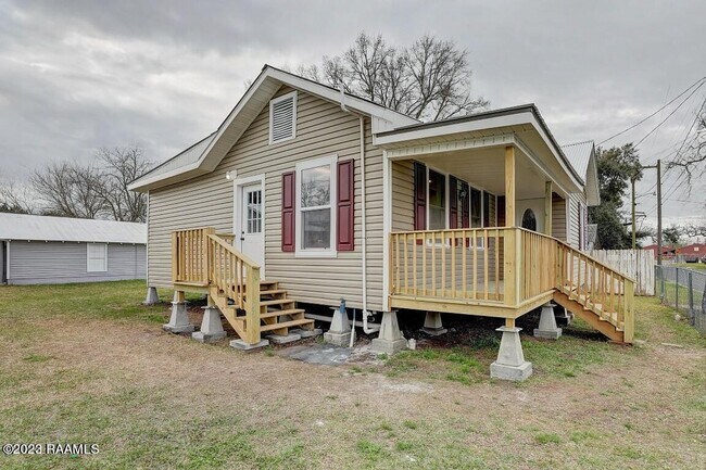 Building Photo - 210 Forrest St