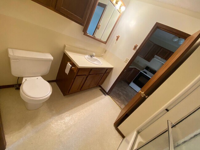 Foto del edificio - 2 bedroom with garage!