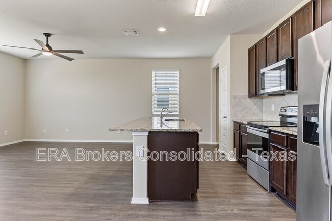 Building Photo - 10610 Grn Lk Dr