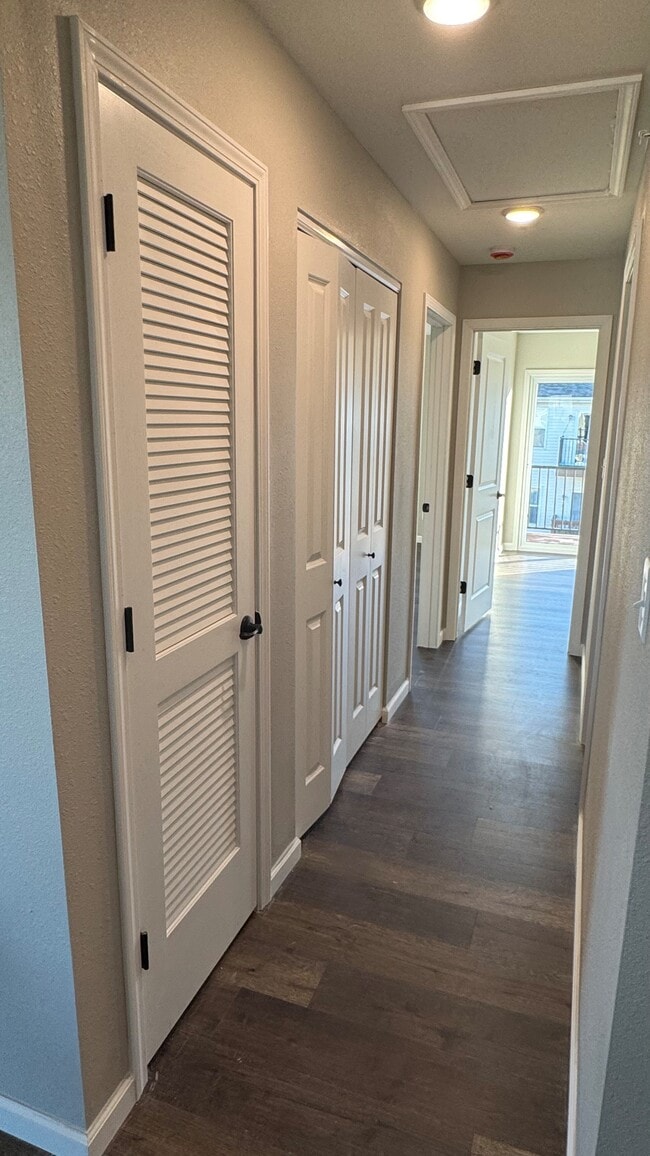 Foto del edificio - 704 Harbor Woods Dr