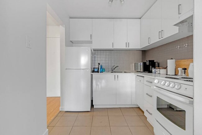 Building Photo - 1855 W 2nd Ave