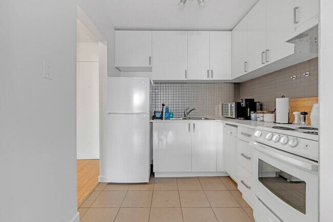 Photo du bâtiment - 1855 W 2nd Ave