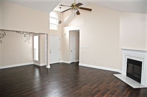 Building Photo - Beautiful Home with Spacious Open Floor Plan