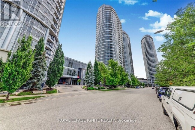 Building Photo - 151 Village Green Square