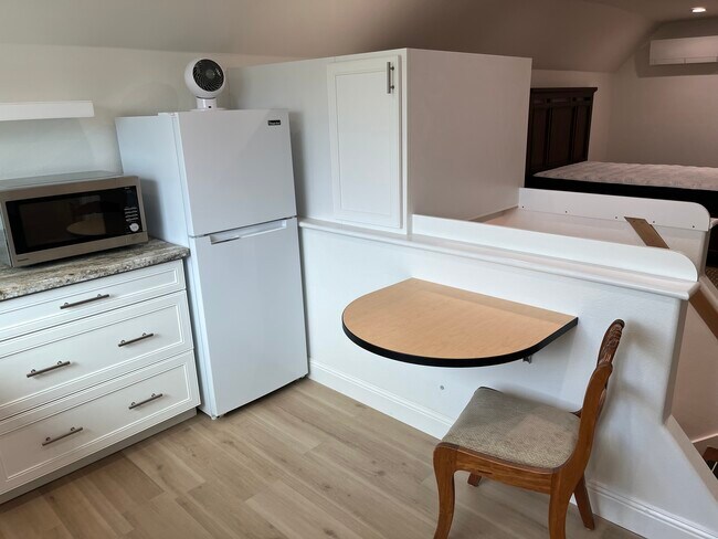 Microwave/Broiler - 6696 Mosquito Rd