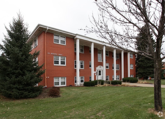 Building Photo - Heritage Court