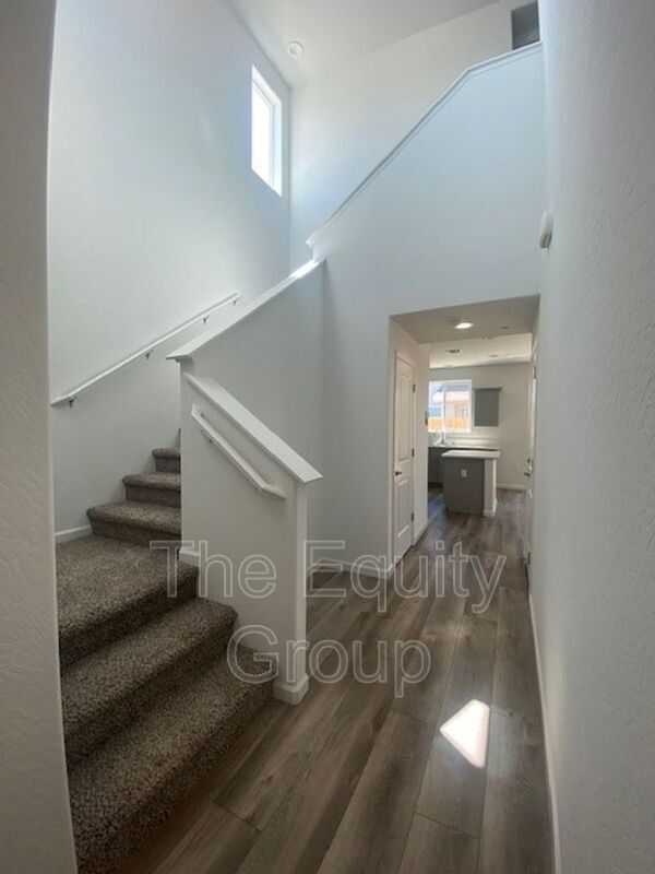 Building Photo - 1105 W Sedona Ave