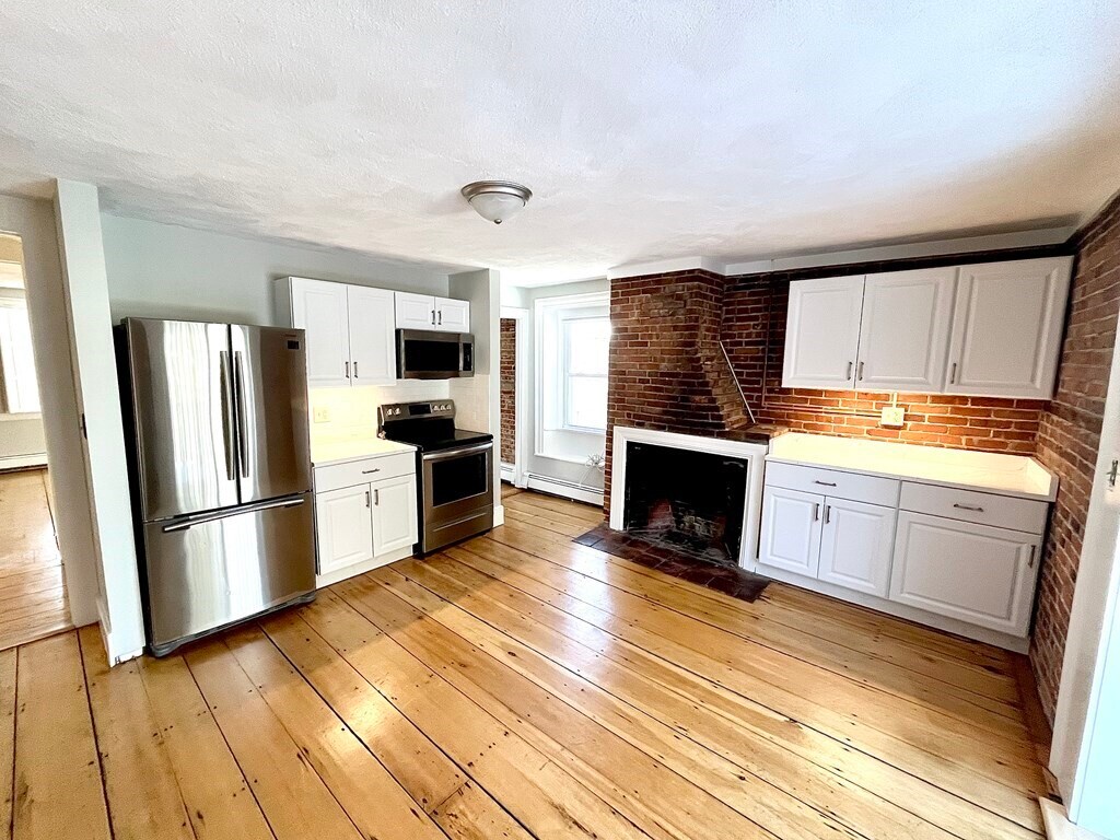 156 Elliott St, Danvers, MA 01923 Townhome Rentals in Danvers MA