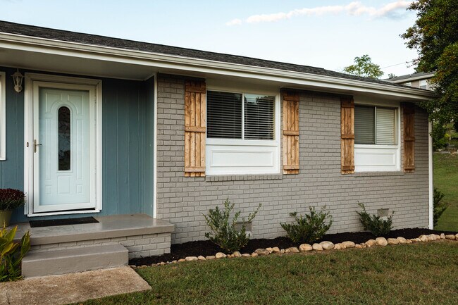 Foto del edificio - 417 Forest Glen Dr
