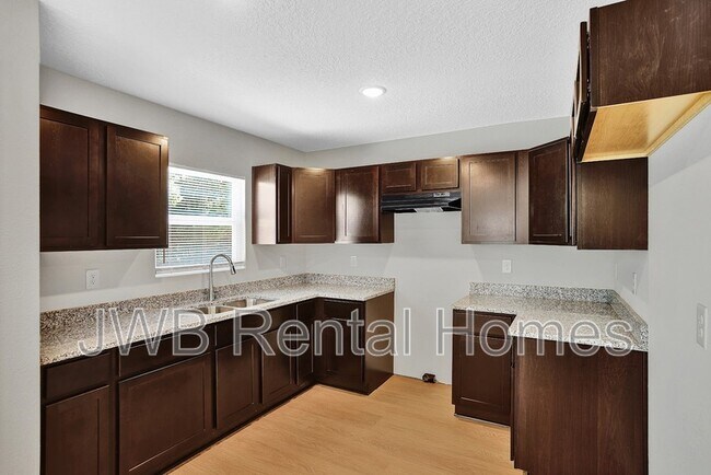 Foto del edificio - 1725 W 9th St