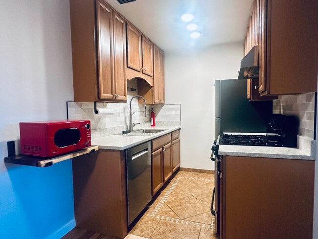Building Photo - Cozy updated condo in Cherry Creek!