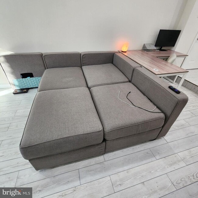 Building Photo - 255 S Pickett St