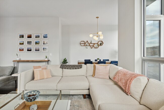 Foto del edificio - 1100 W Adams St