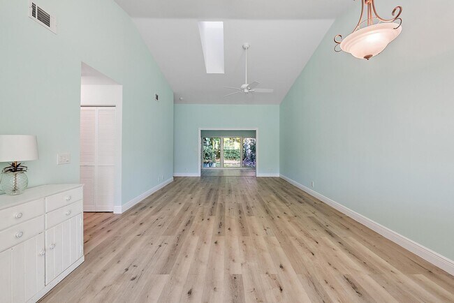Foto del edificio - 10808 SE Sea Pines Cir