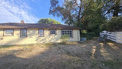 Building Photo - 2989 Glen Lake Rd