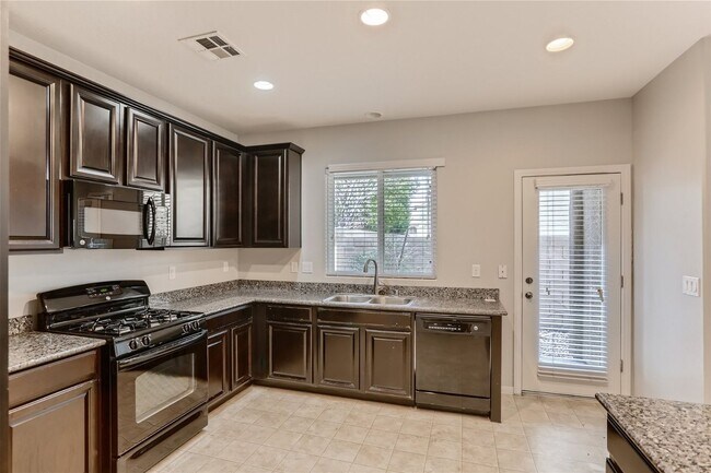 Foto del edificio - 3 Bedroom Home in a Gated Community! North...