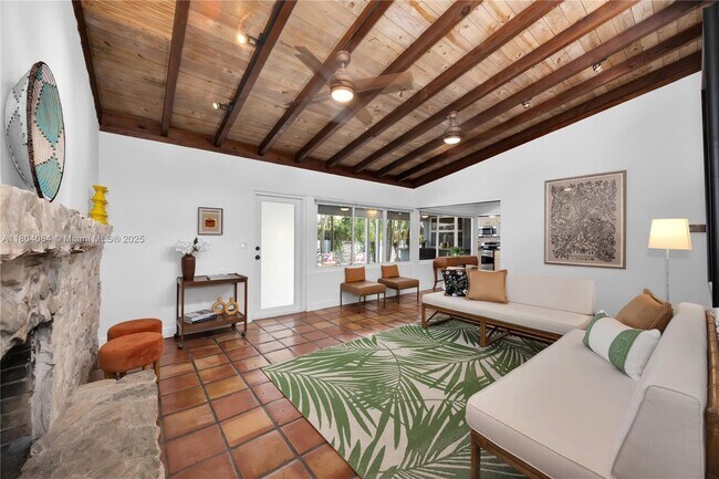 Foto del edificio - 5742 SW 51st Terrace