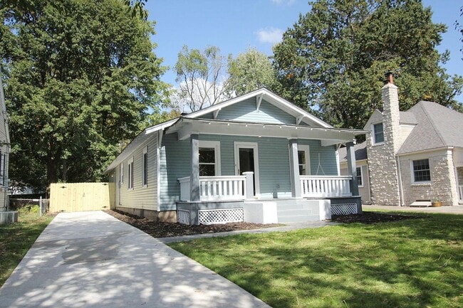 Building Photo - 625 E Cozy St