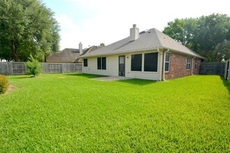 Building Photo - 5911 Mettler Ln