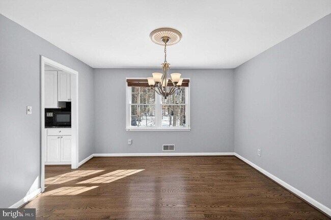 Foto del edificio - 9125 Donna Dean Dr