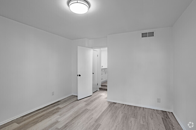 1BR, 1BA - 11730 Sunset Blvd