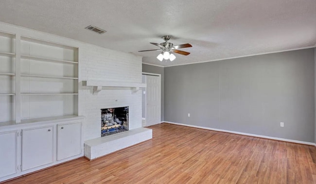 Building Photo - 221 Pecan Hill Dr