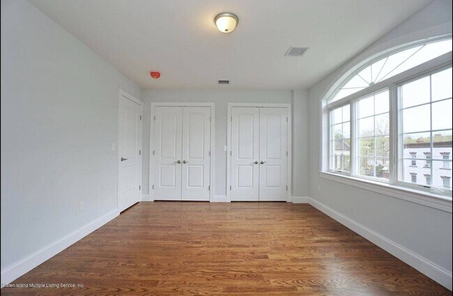 Building Photo - 137 Brighton Ave