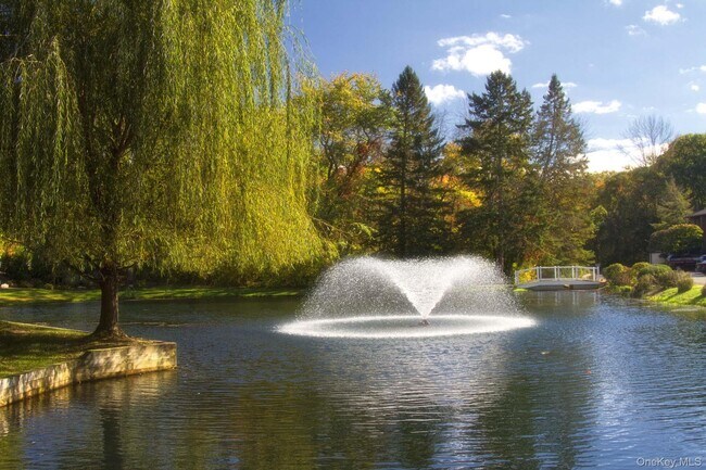 Foto del edificio - 44 NY-25A