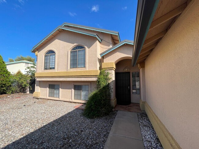 Building Photo - 2717 S Suncrest Dr