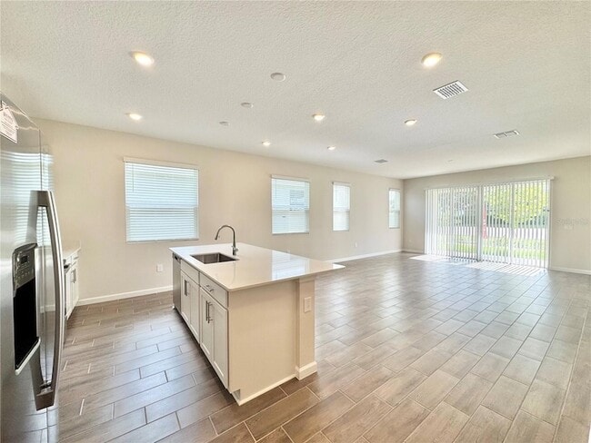Building Photo - 656 Hennepin Lp