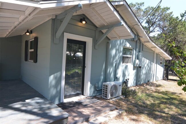 Foto del edificio - 9905 Trails End Rd